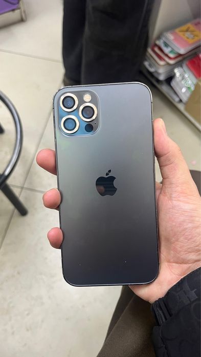 Продам Айфон 12 про 256гб