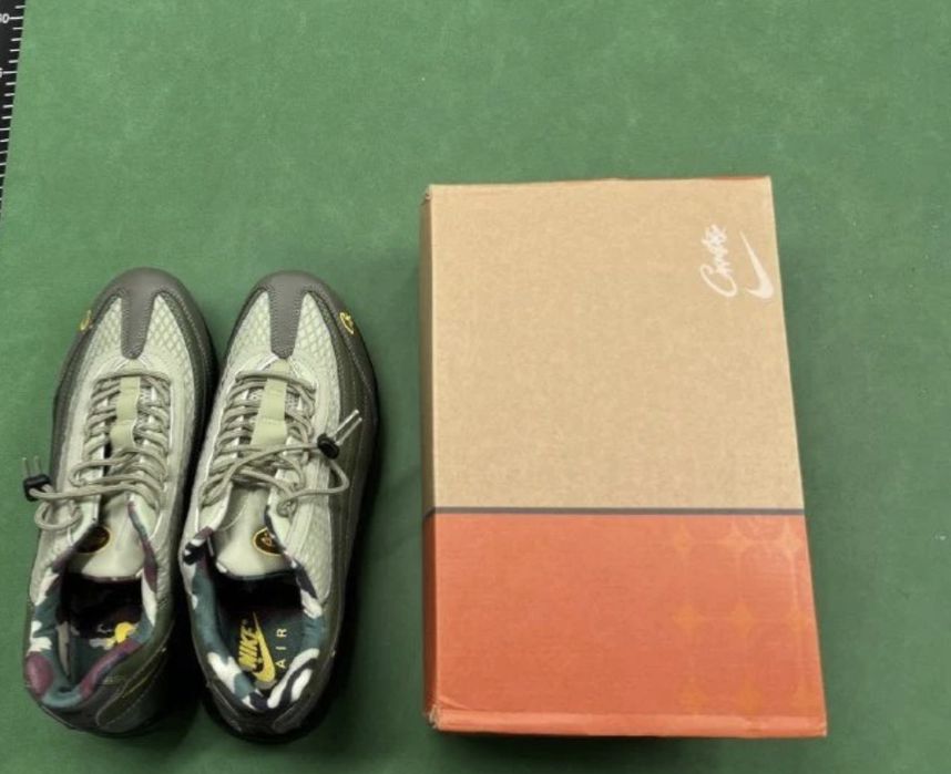 Нови обувки на Nike