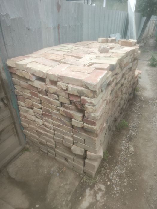 Кирпич красный продам.
