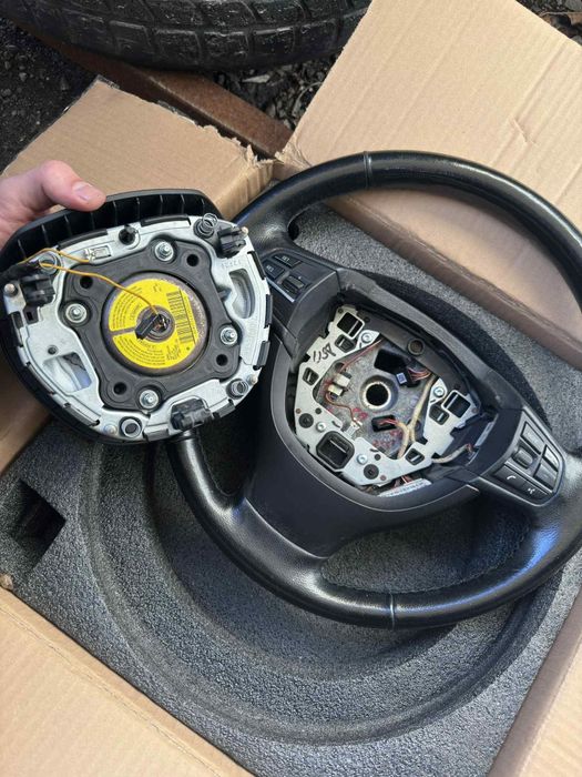 Продавам оригинален волан за BMW F10, свален от BMW 535i бензин, 2012