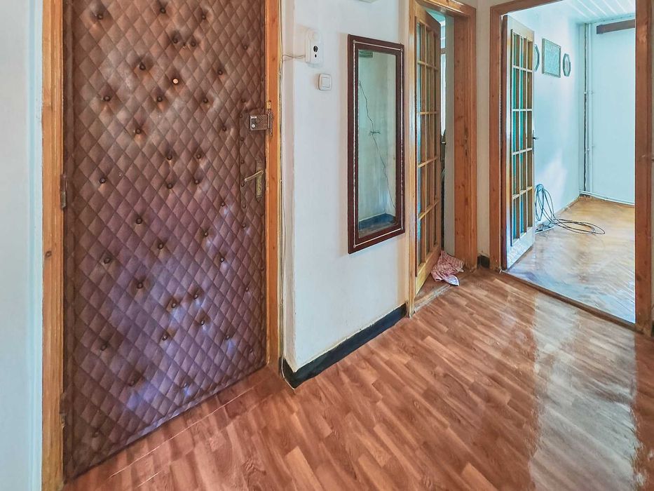 Vând apartament două camere în Reșița