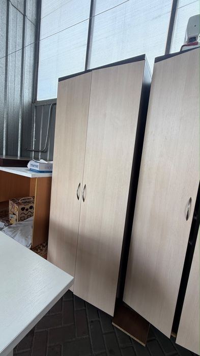Шкаф и письменный стол в комплекте