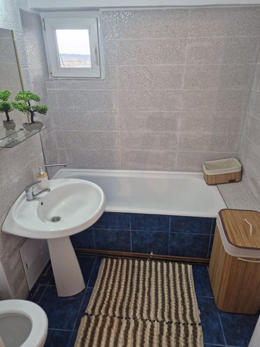 Închiriez apartament Rovine