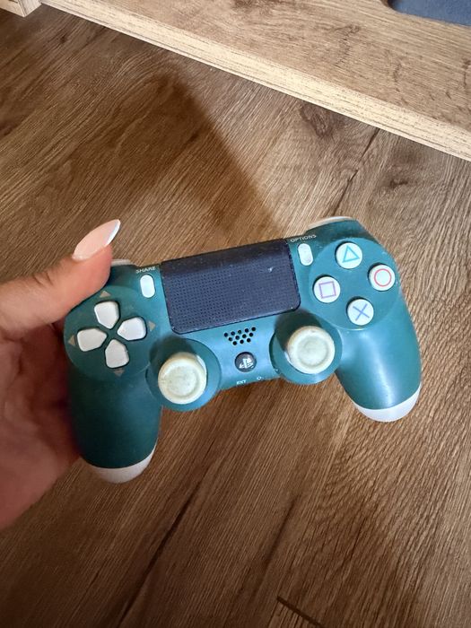 Playstation 4 + 2 джойстика + VR очила