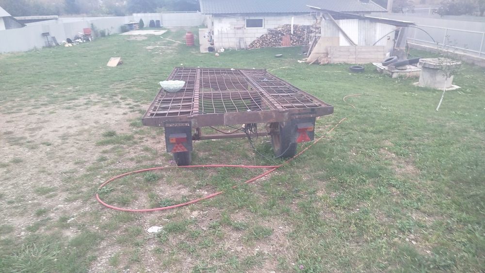 Vând remorca pentru tractor