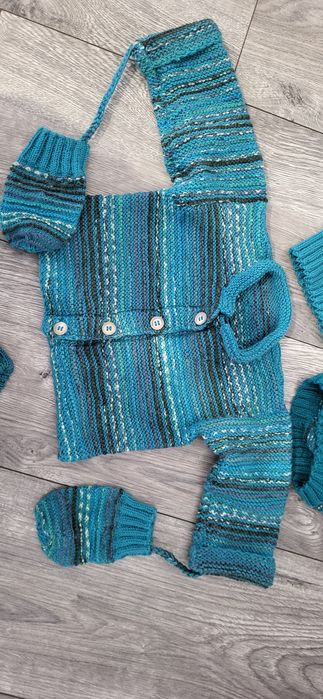 Costumas tricotat bebelusi