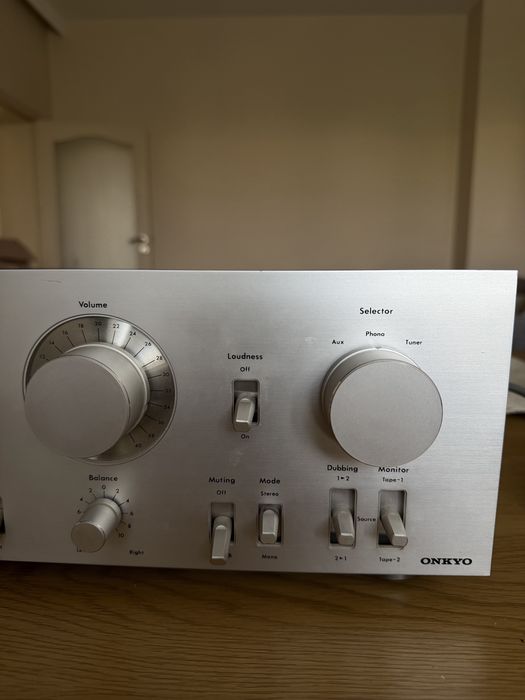 Onkyo P-8000 стерео предусилвател