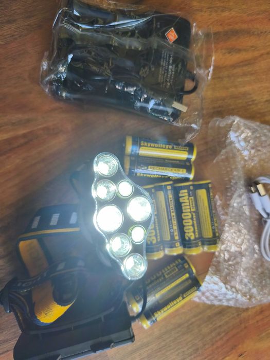 Комплект 3 в 1 челник 18000 лумена големи батерии 3000mAh