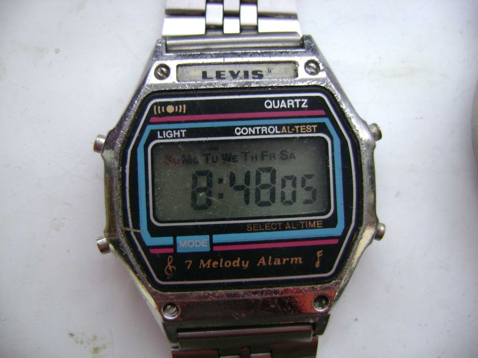 Продавам 5 броя кварцови часовника Levis,Master Anker,Sekonda,Swatch