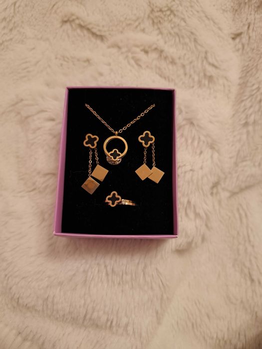 !Чисто нов! Дамски комплект от медицинска стомана