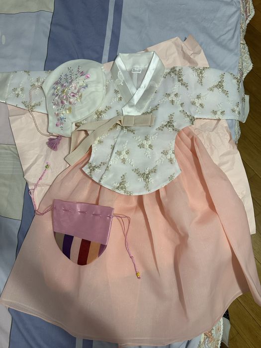 Продам новый ханбок для девочки на годик!