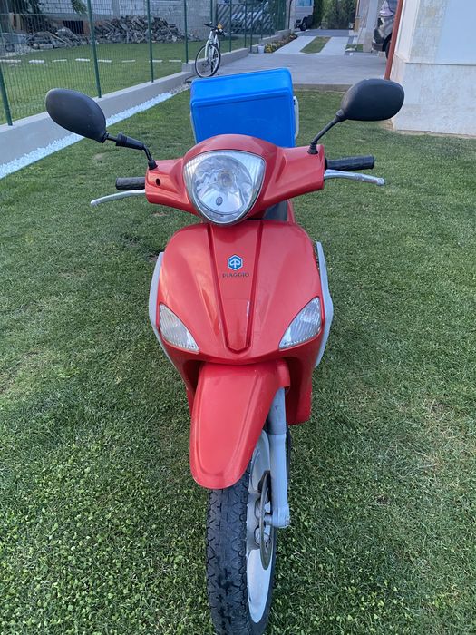 Scuter Puaggio Liberty, transport pizza.