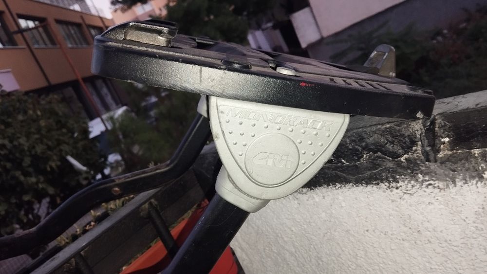 Стойка за багажен куфар за мотор Suzuki