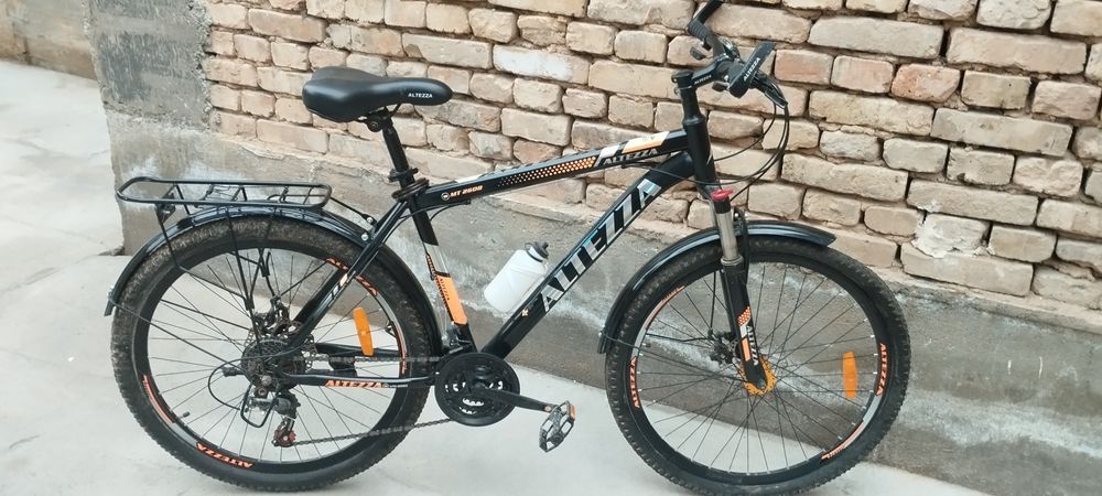 Спортивный велосипед идеальном состоянии