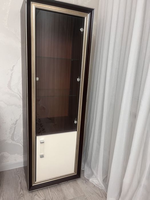 Продается сервант в хорошем состоянии .