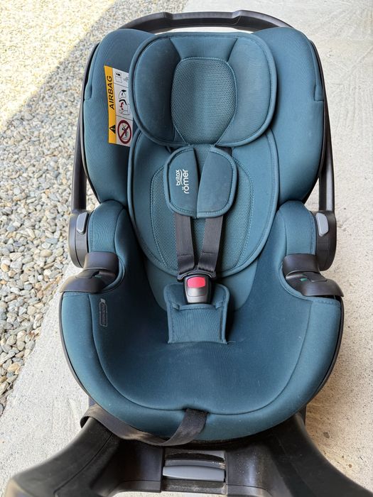 Scoica auto Britax Romer plus baza isofix tot Britax cu rotire !