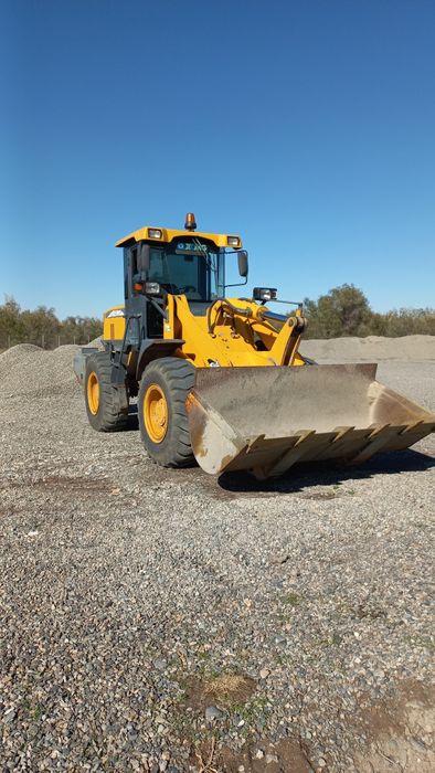 Спецтехника погрузчик.