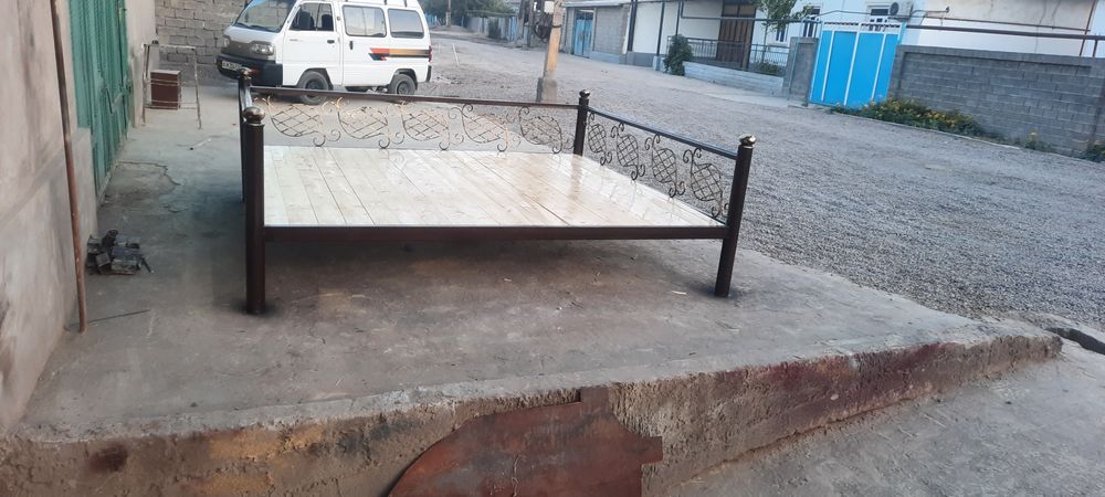 Temir karavot sotiladi