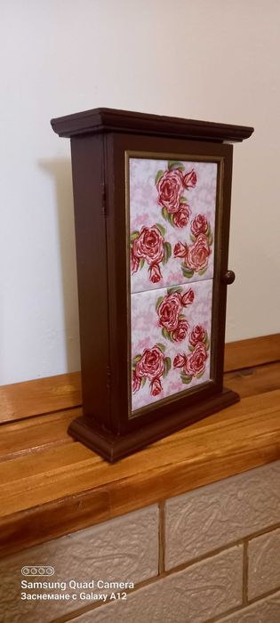 Две в едно-дървена кутия за ключове и декорация за стена