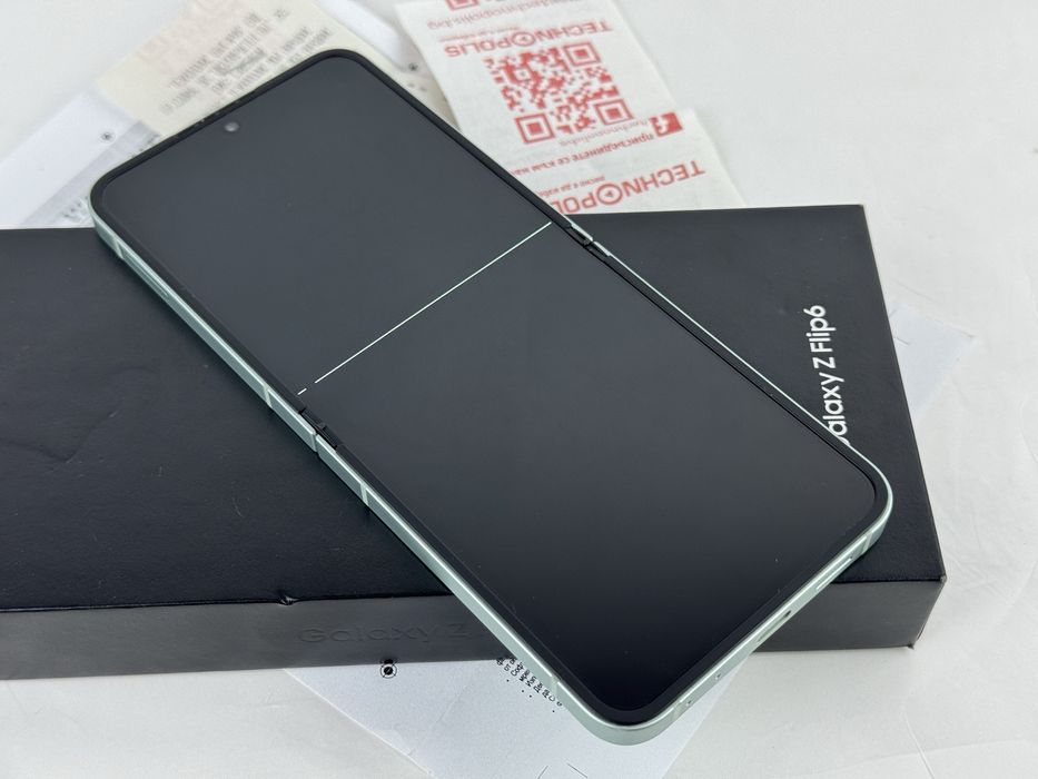 Samsung Galaxy Z Flip 6 5G 256GB 12RAM Mint Отличен!
