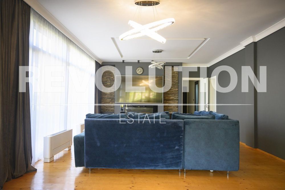 Дава се под наем Къща в Варна, м-т Траката - 320 кв.м за 5000 € - Снимка #2