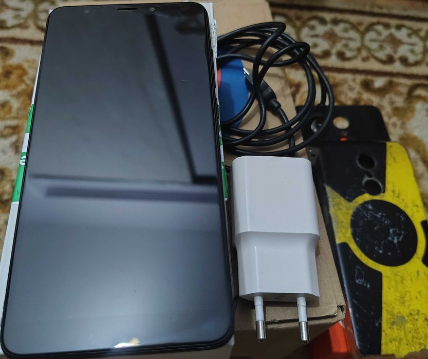 Продавам Xiaomi Redmi 5 32GB + SD64GB 3GB RAM