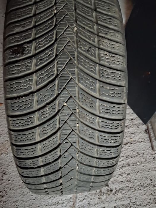 Vand anvelope 225/55/R18 dot 2025folosite iarna trecuta f putin..