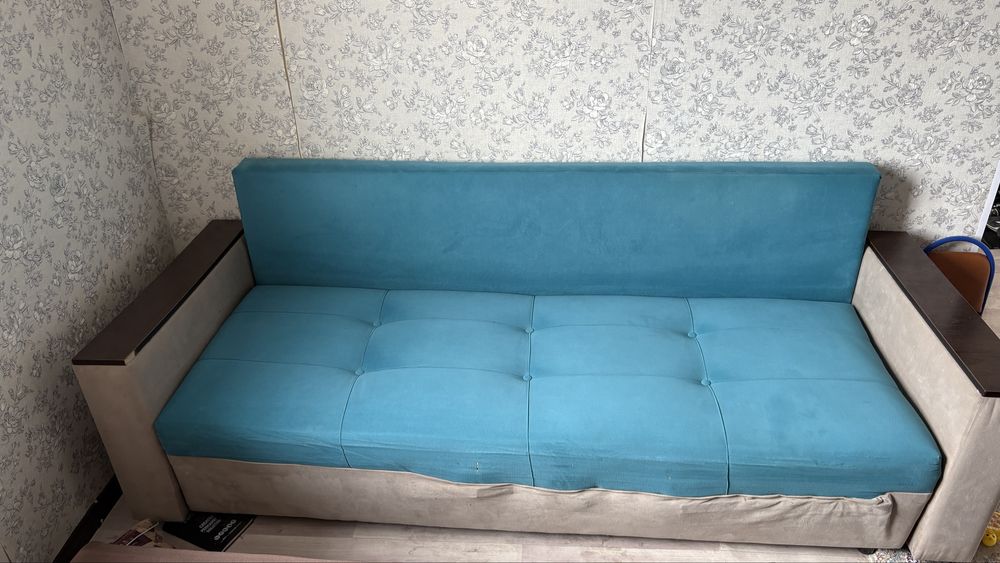 Диван в хорошем состояний