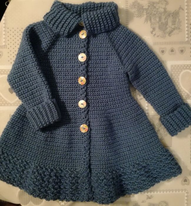 НАМАЛЕНИЕ Елегантно палтенце за момиче, ръчна изработка