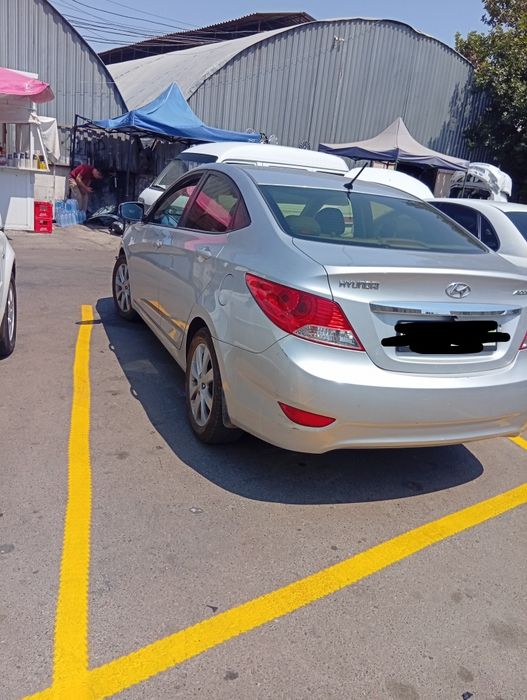 Hyundai acsent sotiladi 2012 yil