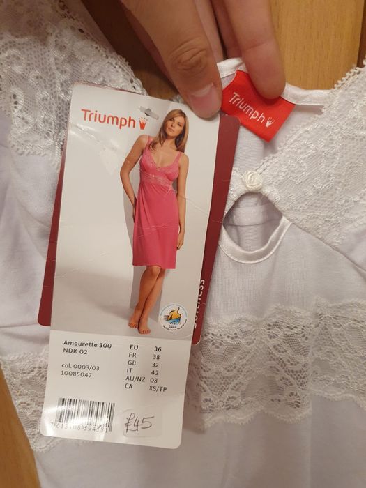 Triumph, Шпиц нощница с дантела