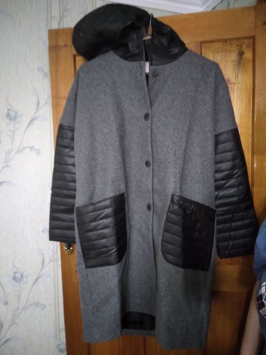 Продам осенние куртки.