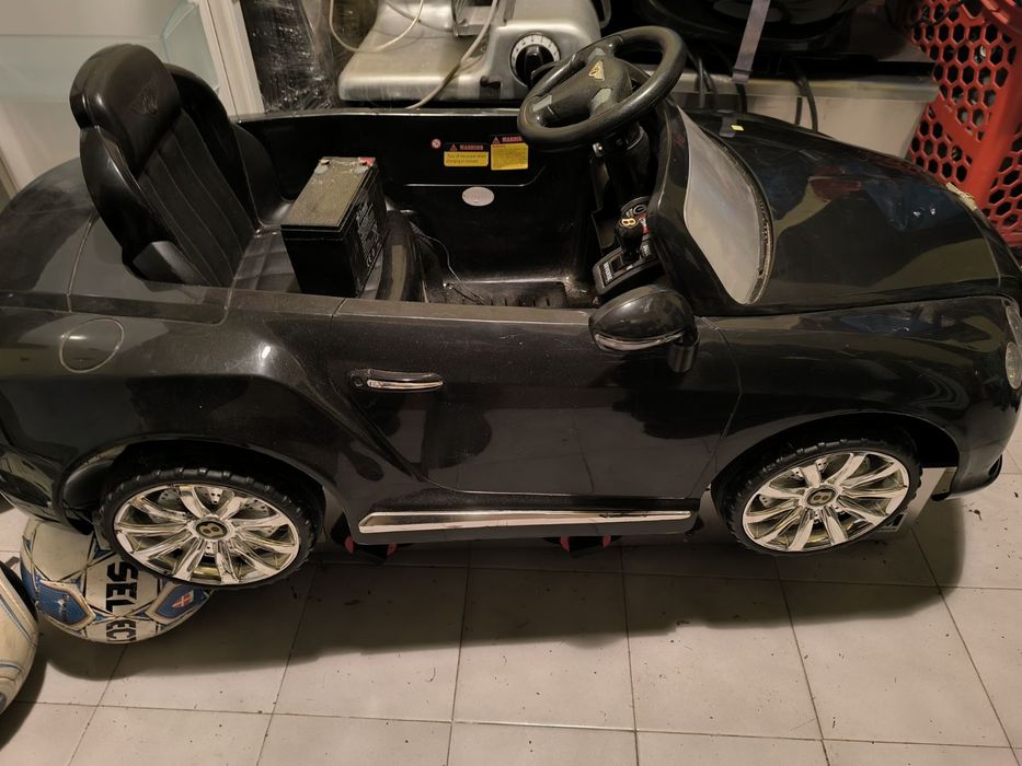 Детска акумулаторна количка Bentley.