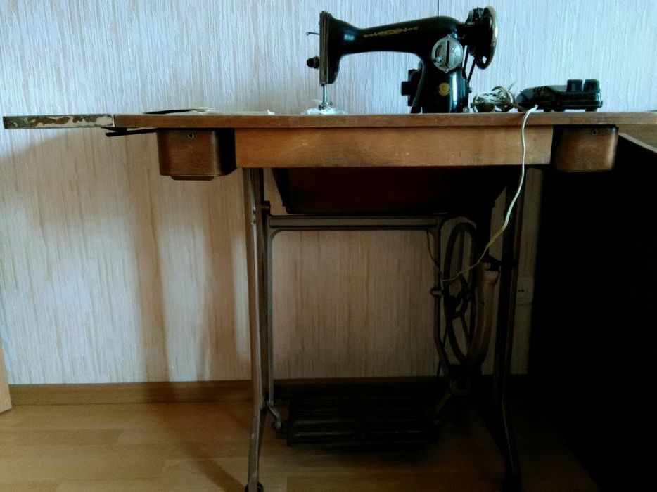 Продам швейную машину.