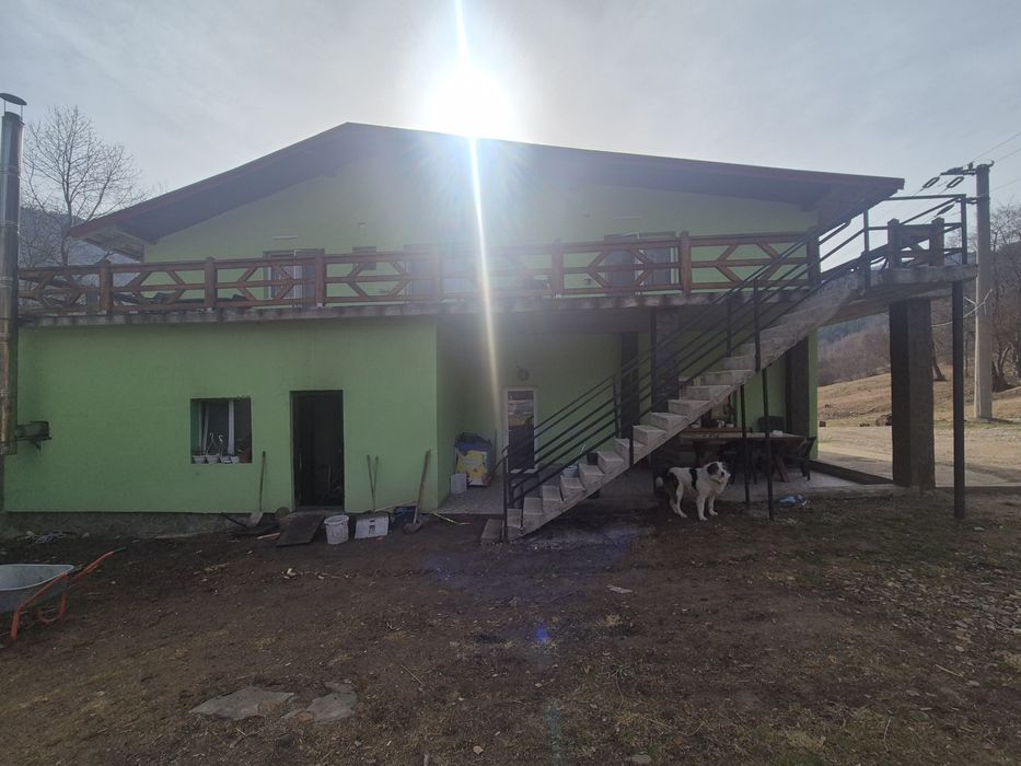 Vând Pensiune la munte. Gura Teghii Schimb și cu apartament la Brașov.