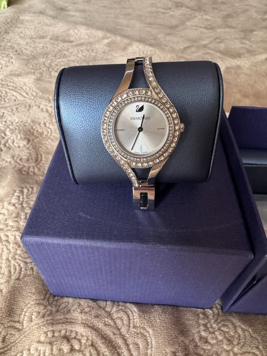 Часовник svarovski