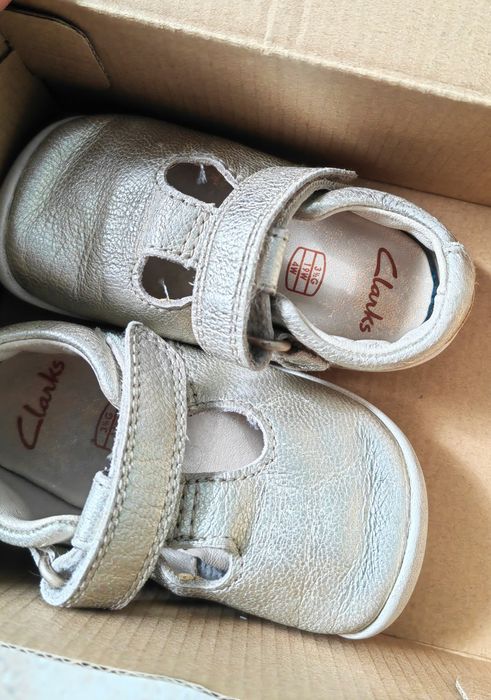Пантофки, първи обувки Clarks