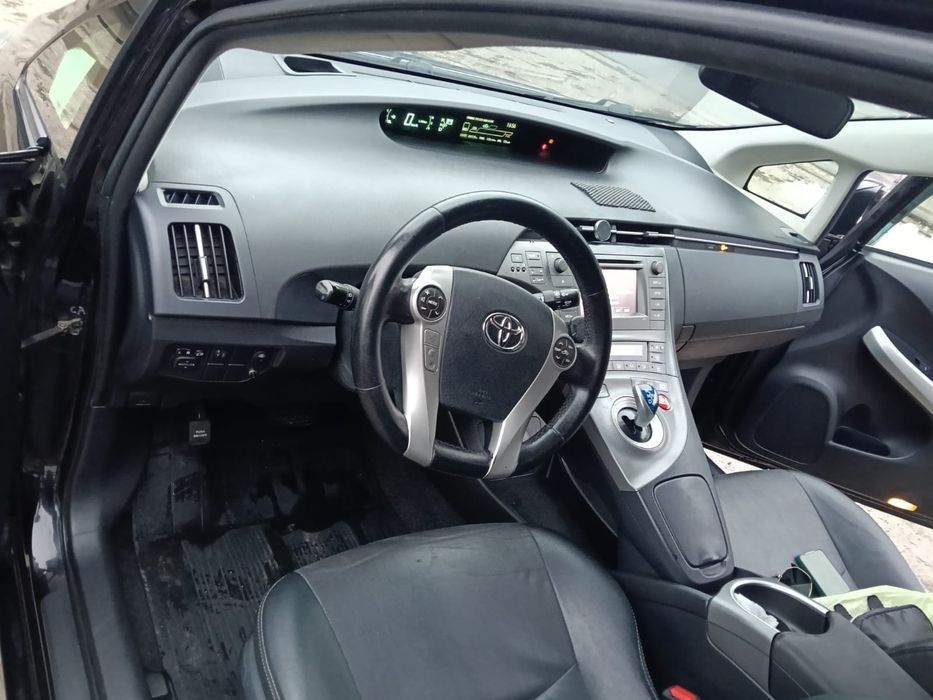 Închiriez Toyota Prius 3 FACE-LIFT, Hibrid, BOLT-UBER