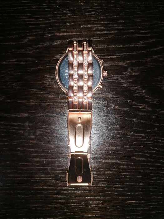 Нежни дамски часовници с красиви циферблати