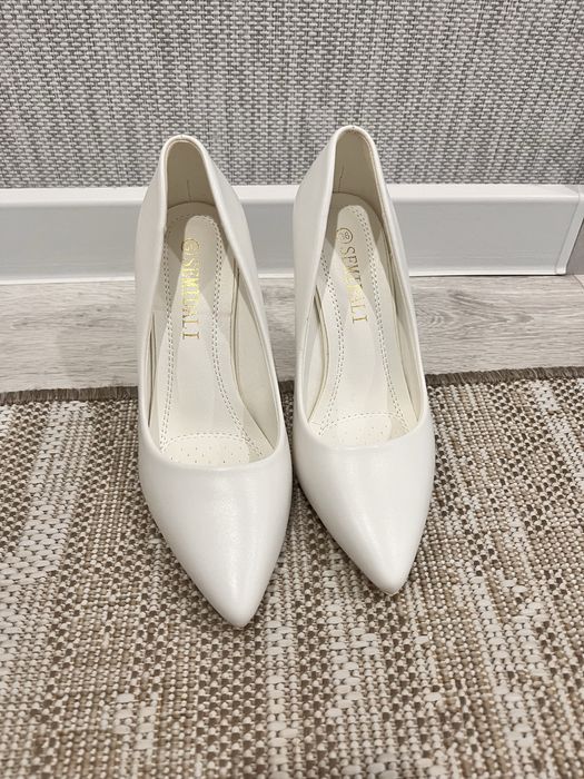 Продам обувь в хорошем состоянии