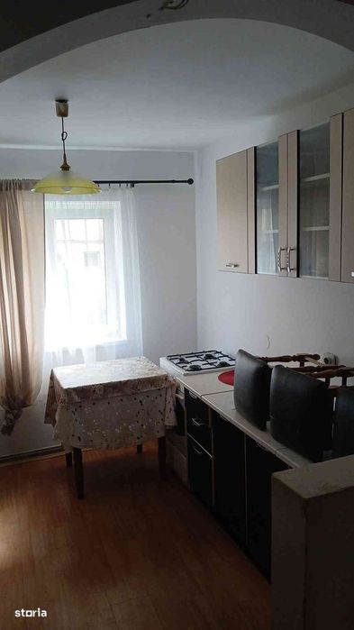 Apartament cu 3 camere, închiriere parter, 1300 RON