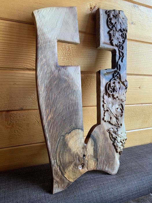 Дърворезба на стилизиран кръст