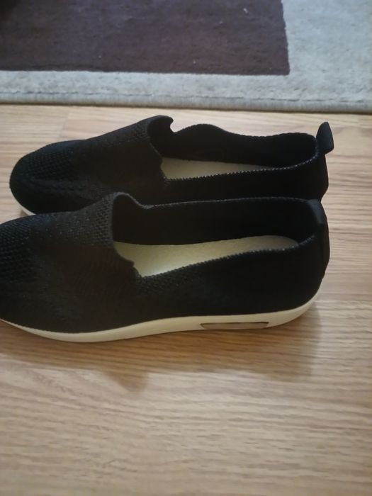 De vânzare adidași noi nauti,nu sunt purtați niciodată