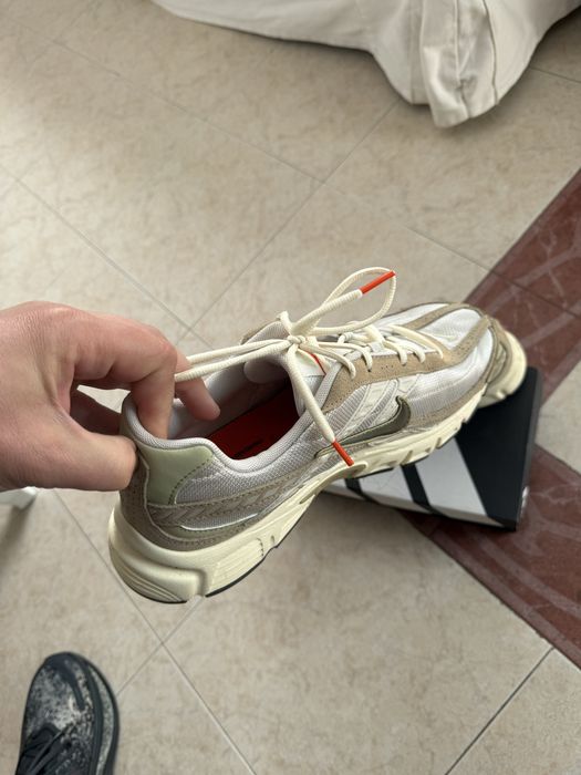 Nike Revolution Series