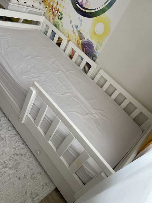 Продам 2 кровати с матрасами