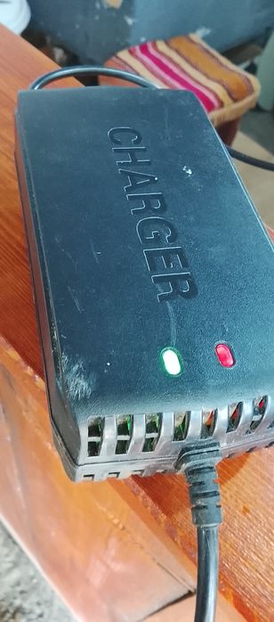 Încărcător Tricicleta Volta 60v