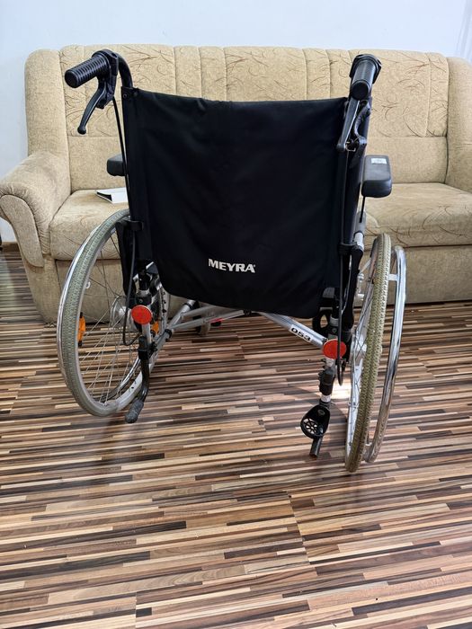 Carut scaun rulant 53 cm medical din aluminiu