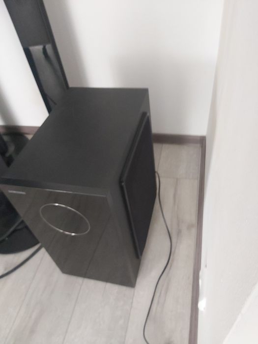 Titlu Anunț: Sistem Home Cinema  Samsung HT-TXQ120 – Design Premium "Tallboy", 1000W, Sunet de Excepție
​Descriere:
​Vând sistem Home Cinema Samsun