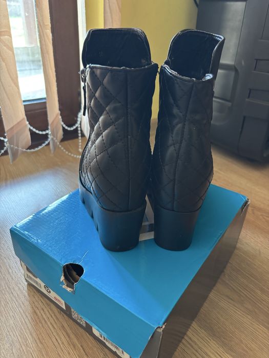 Дамски боти на платформа