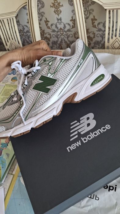 Продам New balance 740